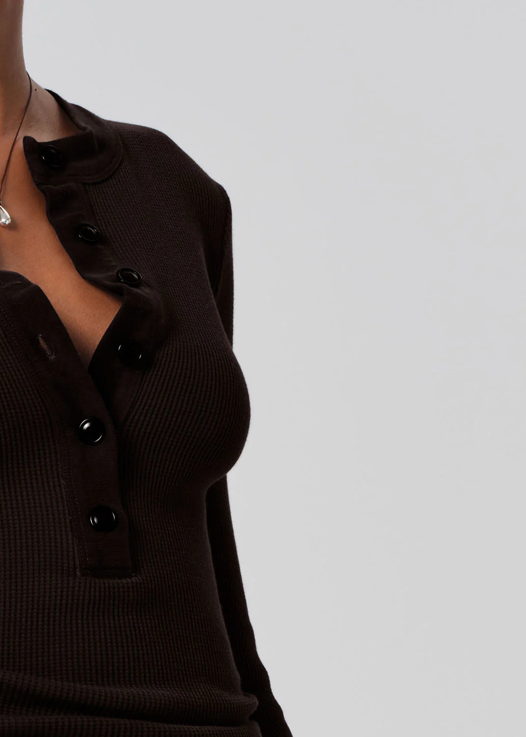 Varra Waffle Henley in Chocolate - Image 4