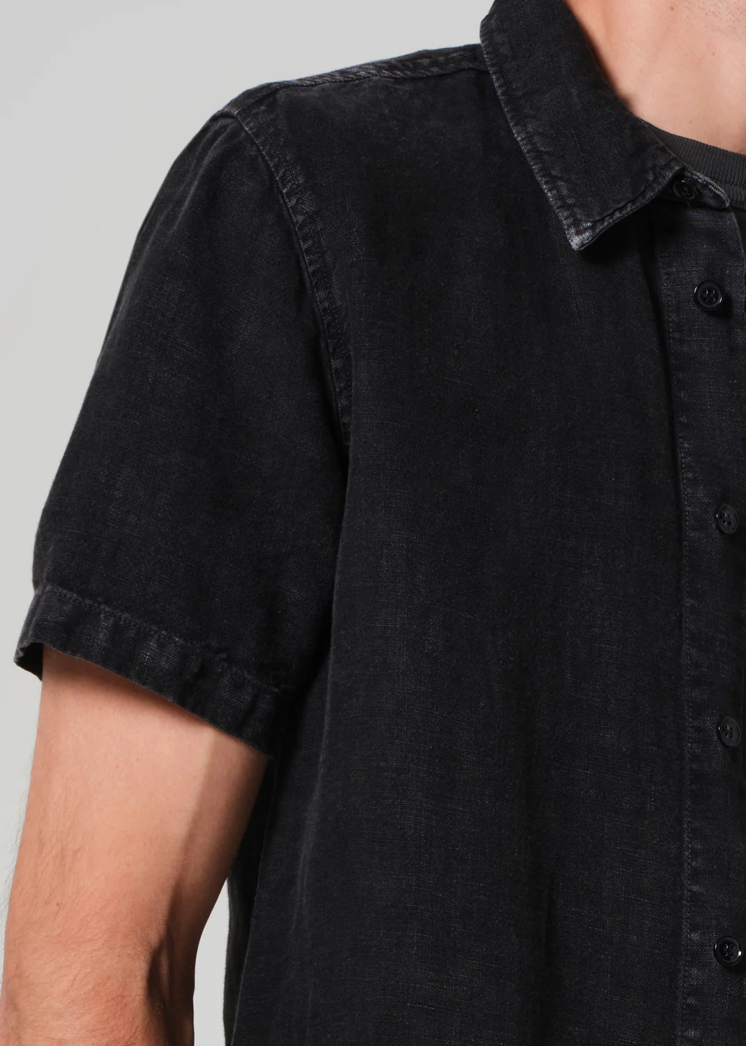 Cairo Short Sleeve Linen Shirt in Washed Black - Image 5