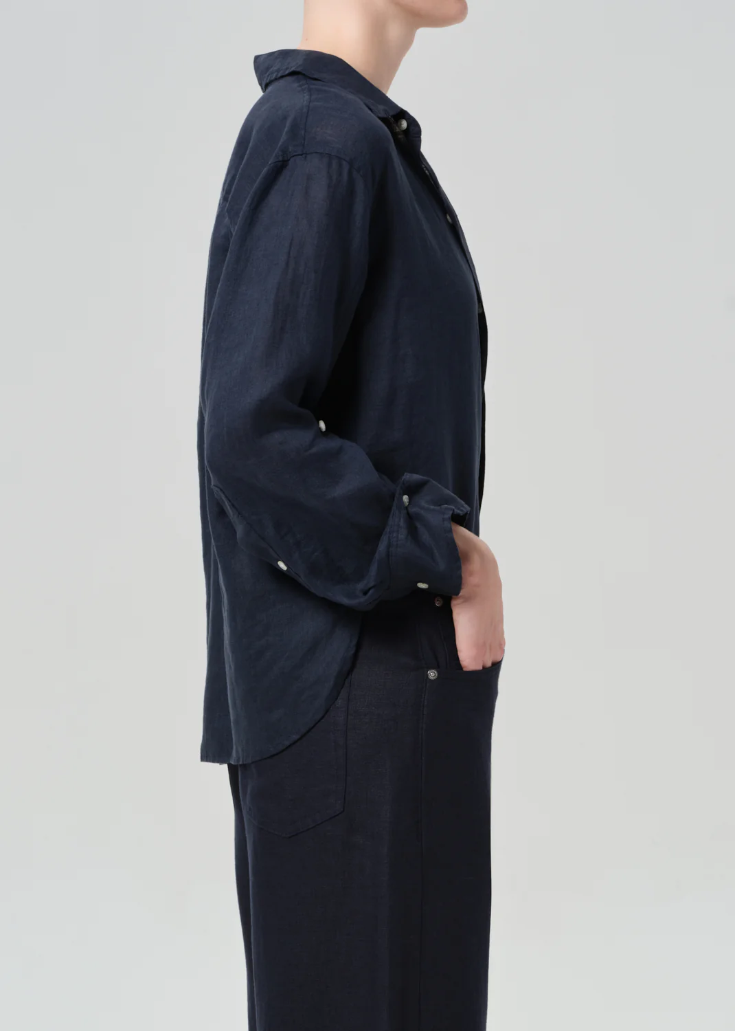 Kayla Shrunken Linen Shirt in True Navy - Image 3