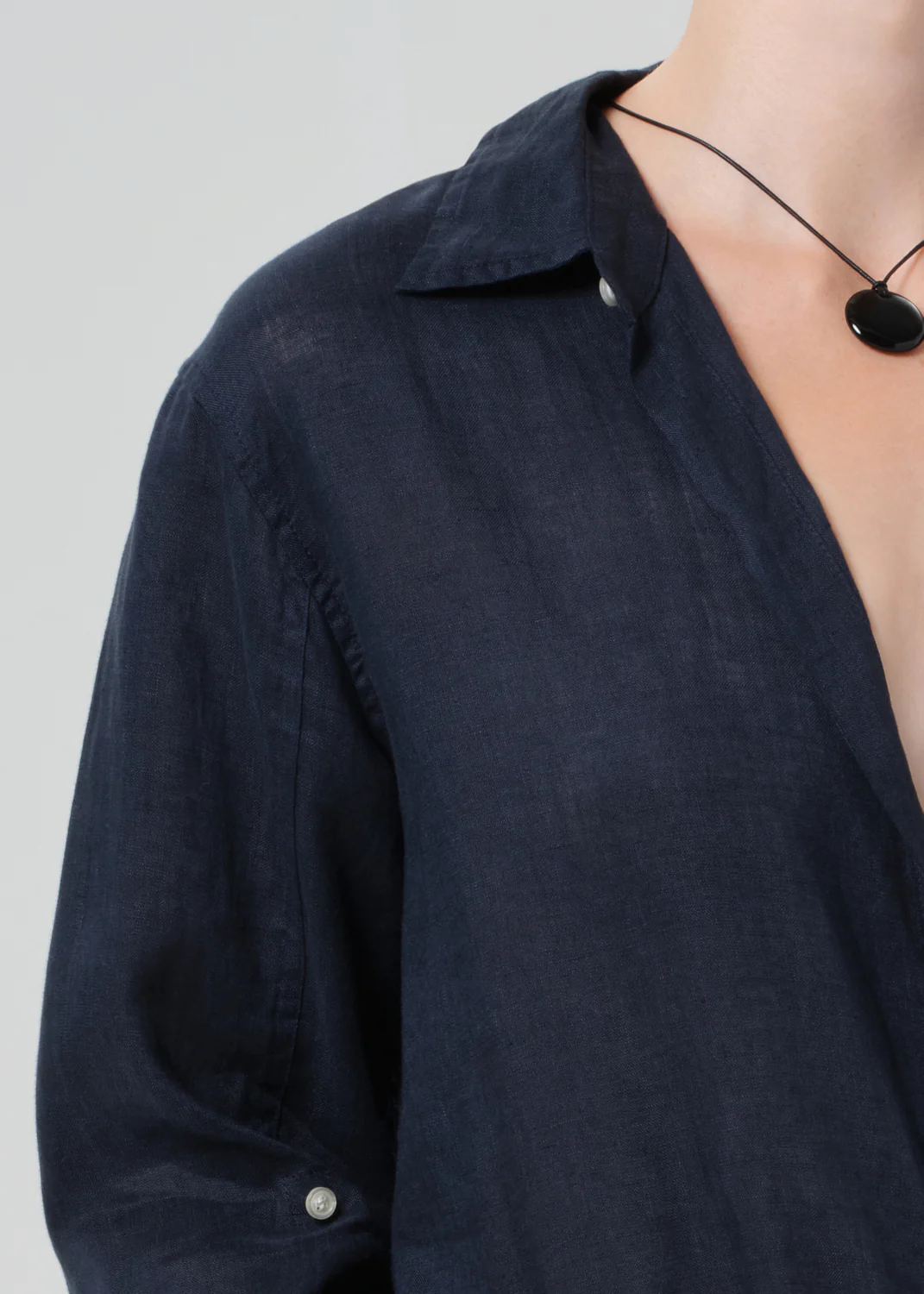 Kayla Shrunken Linen Shirt in True Navy - Image 4