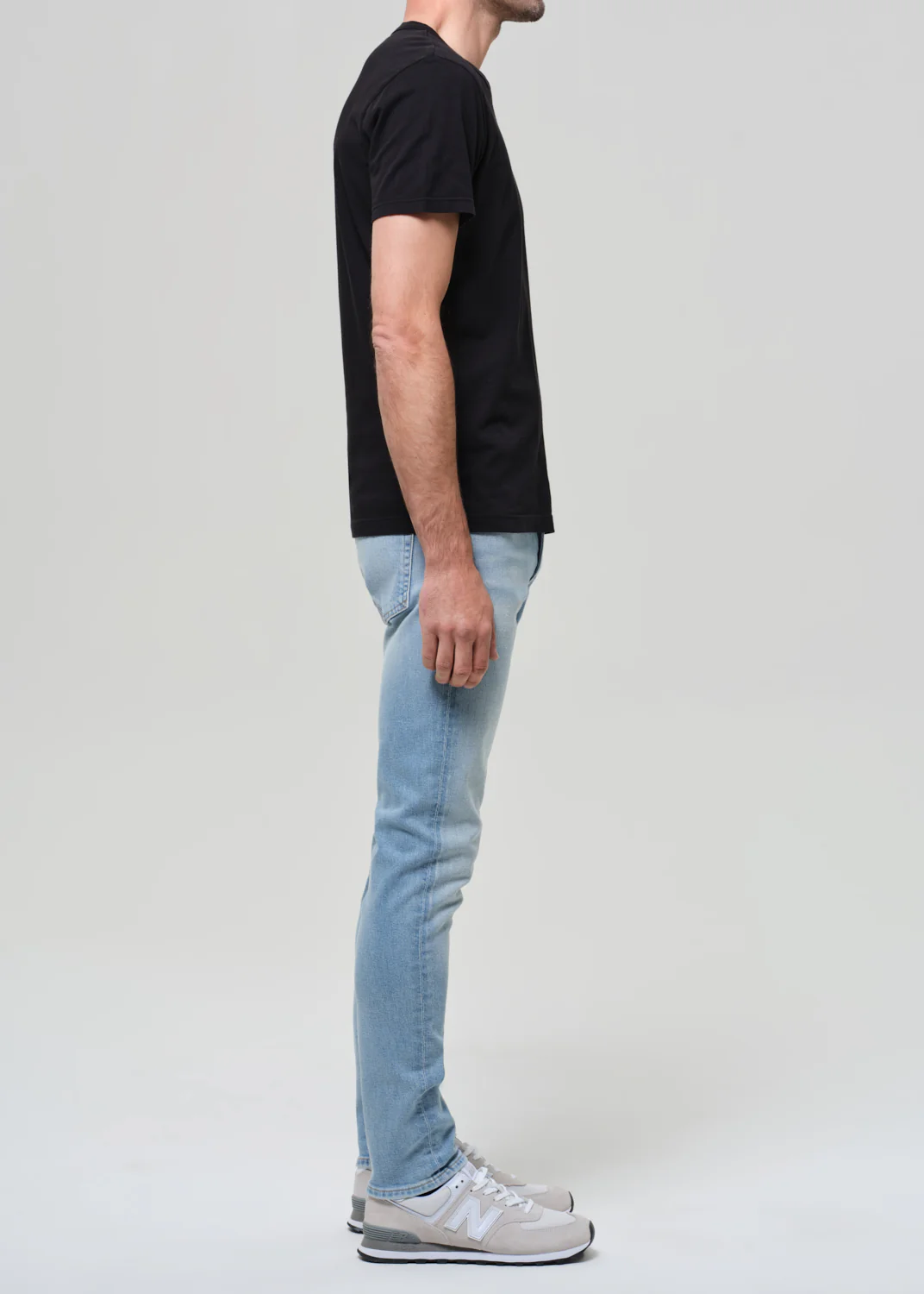 London Tapered Slim Perform in Light Wash - Image 4